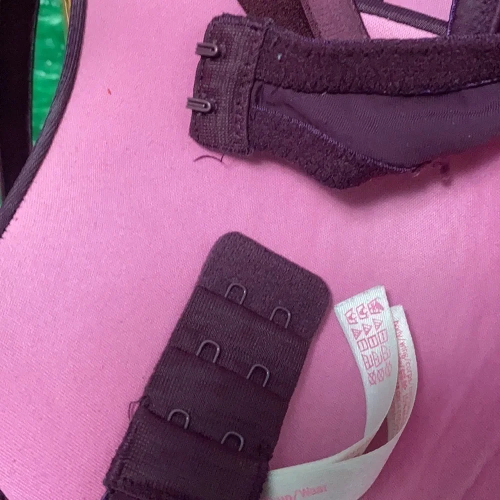 PINK Victoria’s Secret size 32DD maroon bra